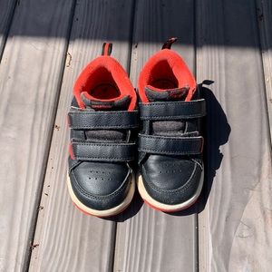 Boys Weebok Sneakers